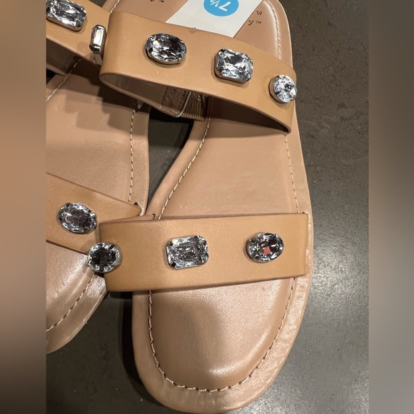NWT Neutral Slide Sandal with Chucky Rhinestones Sz: 7.5 - Picture 2 of 7
